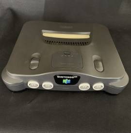 For sale Nintendo 64 console with 4 controls and 4 games, € 475.00