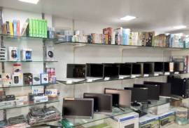 Urge traspasar tienda de informática en pleno funcionamiento, € 11,500.00