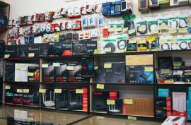 Se vende Tienda de Informática con precios muy ajustados, € 28,000