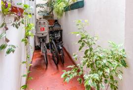 Se vende Piso con 2 patios y suelo de parquet, € 90,000.00