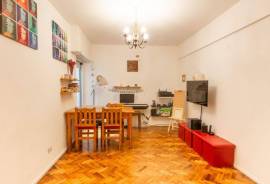 Se vende Piso con 2 patios y suelo de parquet, € 90,000.00