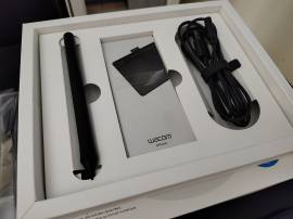 For sale Wacom Intuos Small Graphic Tablet very little use, € 35.00