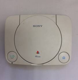 A la venta consola PSone con mando, cables y una memory card, € 95.00