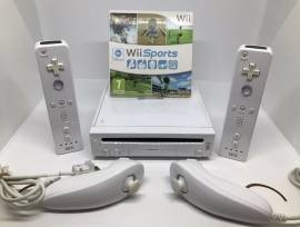 Se vende consola Nintendo Wii + Wii Sport + 2 mandos como nueva, USD 85.00